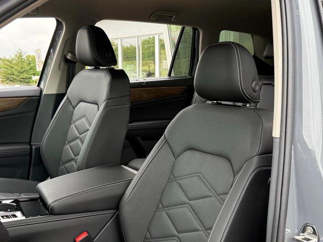 Photo of 2025 Pure Gray Volkswagen Atlas