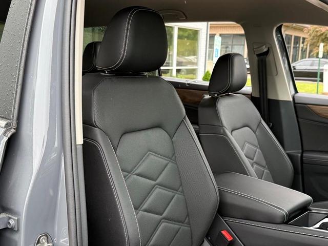 Photo of 2025 Pure Gray Volkswagen Atlas