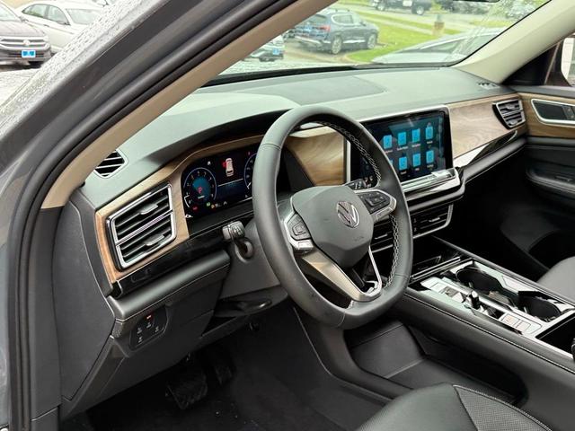Photo of 2025 Pure Gray Volkswagen Atlas