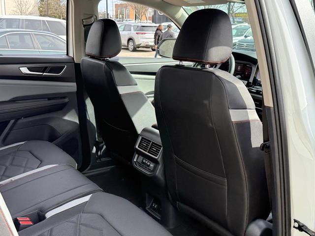 Photo of 2025 Pure White Volkswagen Atlas