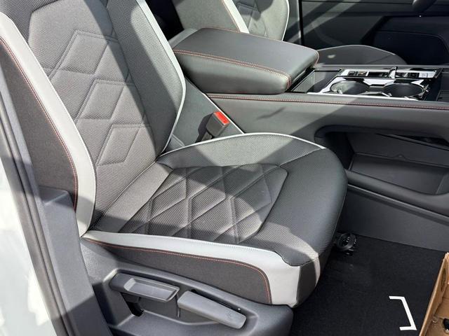 Photo of 2025 Pure White Volkswagen Atlas