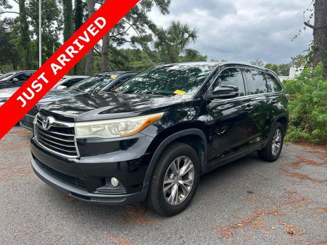 Photo of 2015 Attitude Black Metallic Toyota Highlander