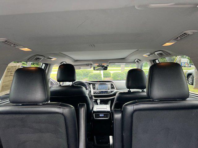 Photo of 2019 Celestial Silver Metallic Toyota Highlander