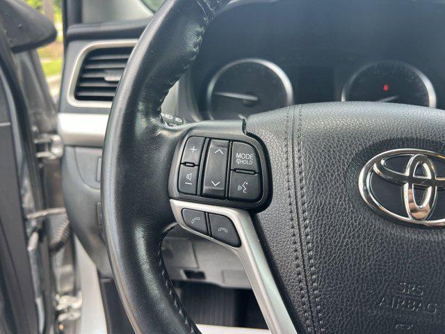 Photo of 2019 Celestial Silver Metallic Toyota Highlander