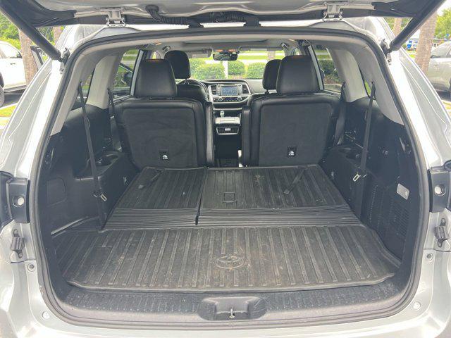Photo of 2019 Celestial Silver Metallic Toyota Highlander