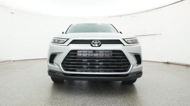 Photo of 2025 Celestial Silver Metallic Toyota Grand Highlander