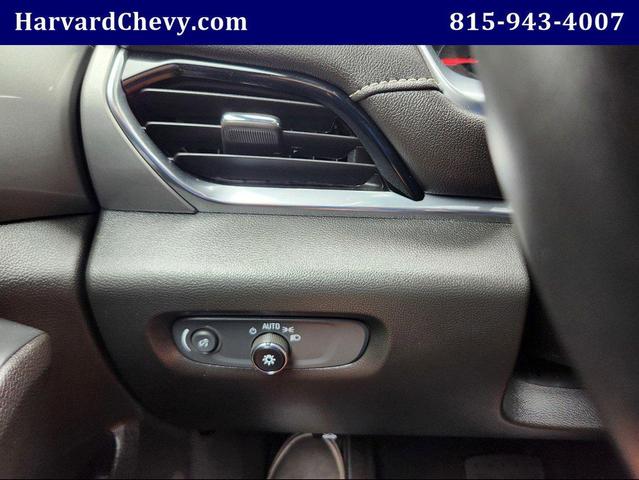 Photo of 2022 Silver Ice Metallic Chevrolet Traverse