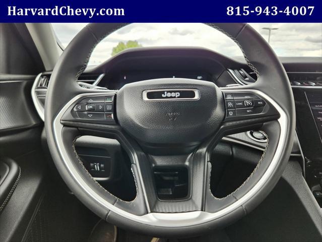 Photo of 2023 Silver Zynith Jeep Grand Cherokee L
