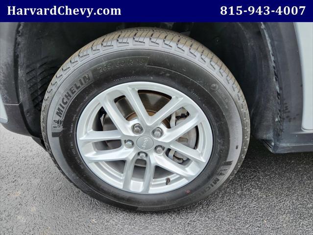 Photo of 2023 Silver Zynith Jeep Grand Cherokee L