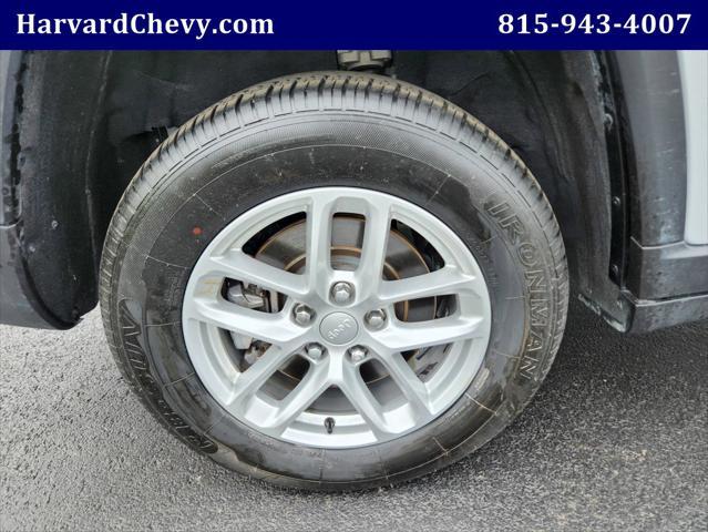 Photo of 2023 Silver Zynith Jeep Grand Cherokee L