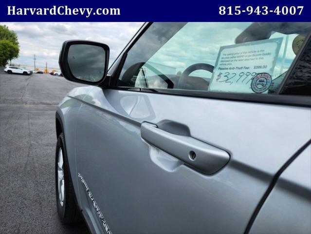 Photo of 2023 Silver Zynith Jeep Grand Cherokee L