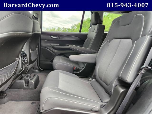 Photo of 2023 Silver Zynith Jeep Grand Cherokee L