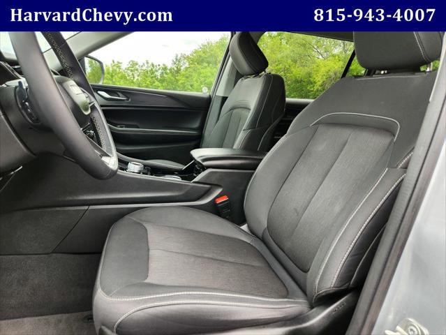 Photo of 2023 Silver Zynith Jeep Grand Cherokee L
