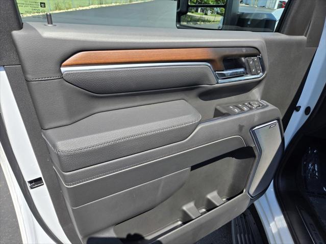 Photo of 2025 Summit White GMC Sierra 2500