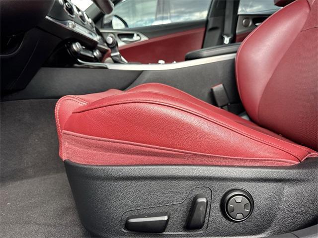 Photo of 2019 Aurora Black Kia Stinger