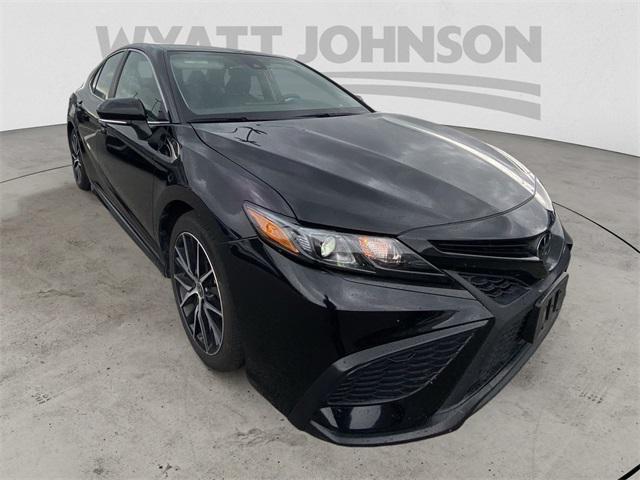 Photo of 2024 Midnight Black Metallic Toyota Camry