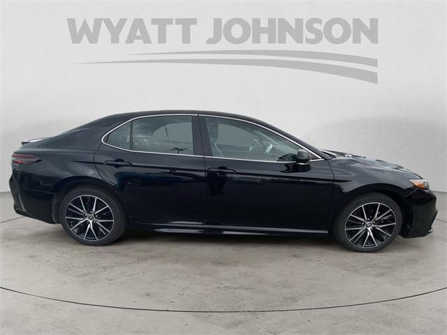 Photo of 2024 Midnight Black Metallic Toyota Camry