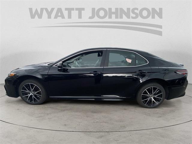 Photo of 2024 Midnight Black Metallic Toyota Camry