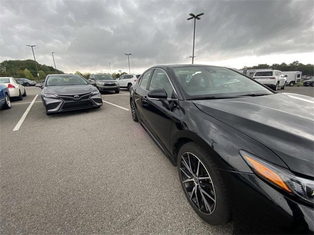 Photo of 2024 Midnight Black Metallic Toyota Camry