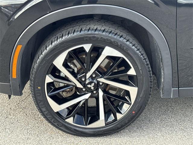 Photo of 2023 Alloy Silver Metallic Mitsubishi Outlander