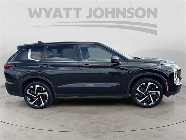 Photo of 2023 Alloy Silver Metallic Mitsubishi Outlander