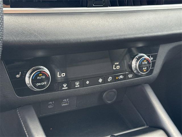 Photo of 2023 Alloy Silver Metallic Mitsubishi Outlander