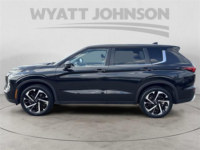 Photo of 2023 Alloy Silver Metallic Mitsubishi Outlander