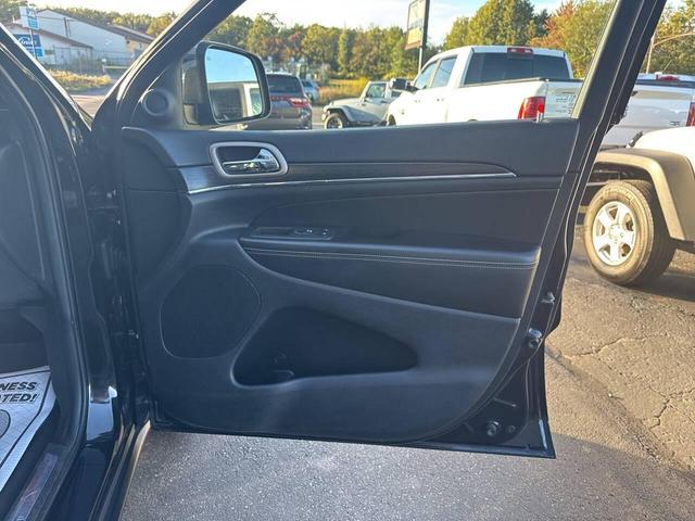 Photo of 2014 Black Jeep Grand Cherokee