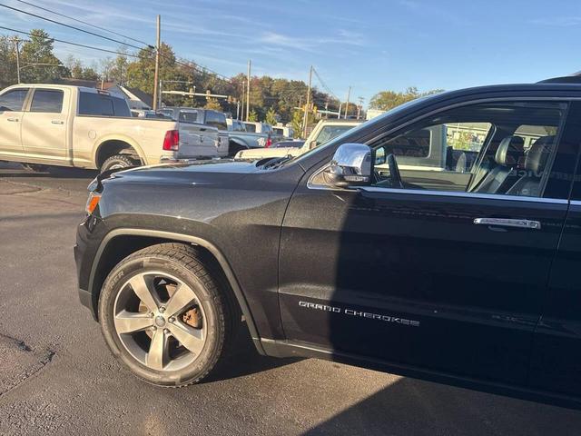 Photo of 2014 Black Jeep Grand Cherokee