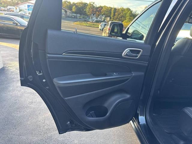 Photo of 2014 Black Jeep Grand Cherokee