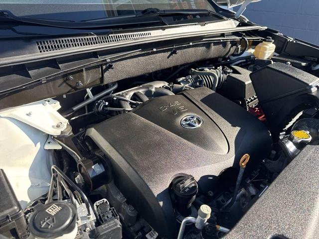 Photo of 2017 White Toyota Highlander