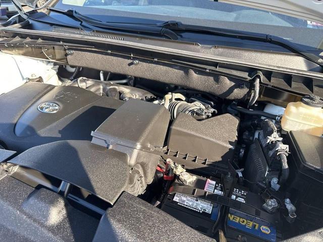 Photo of 2017 White Toyota Highlander