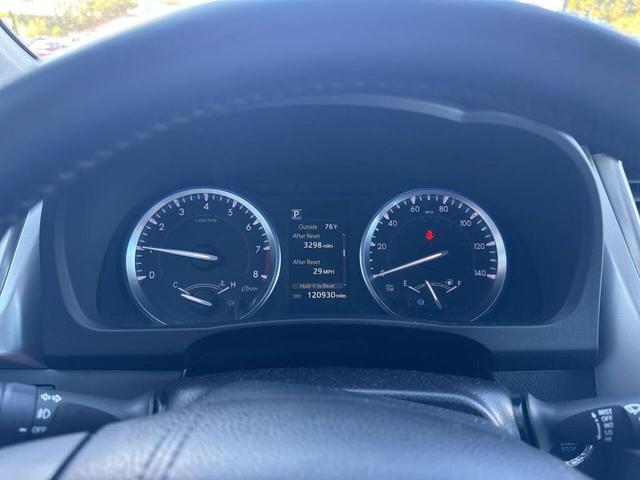 Photo of 2017 White Toyota Highlander