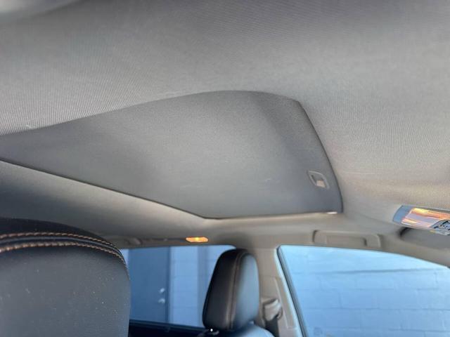Photo of 2017 White Toyota Highlander