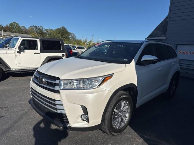 Photo of 2017 White Toyota Highlander