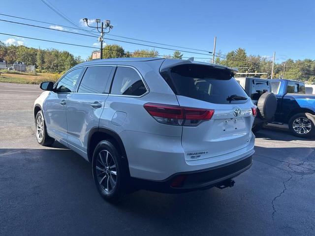 Photo of 2017 White Toyota Highlander