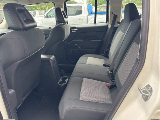 Photo of 2009 White Jeep Patriot