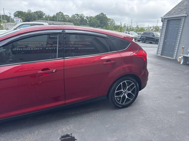Photo of 2017 Burgundy Ford Focus