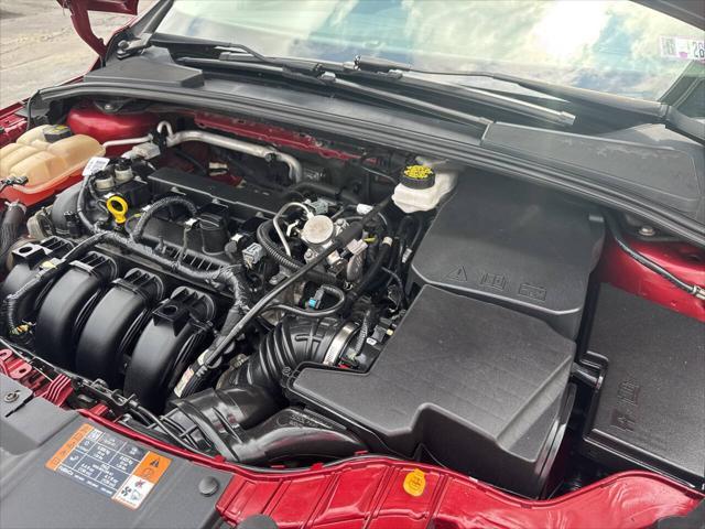 Photo of 2017 Burgundy Ford Focus