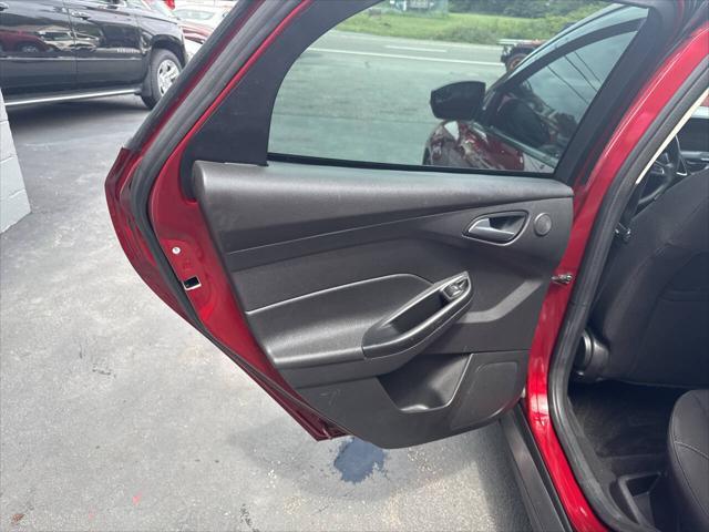 Photo of 2017 Burgundy Ford Focus