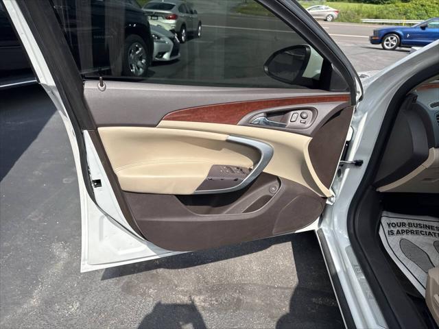 Photo of 2016 White Buick Regal