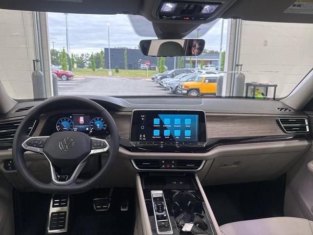 Photo of 2026 pure gray Volkswagen Atlas
