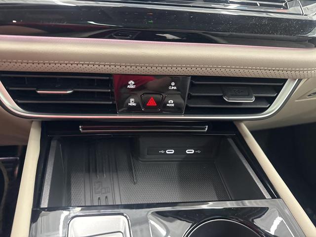 Photo of 2026 pure gray Volkswagen Atlas