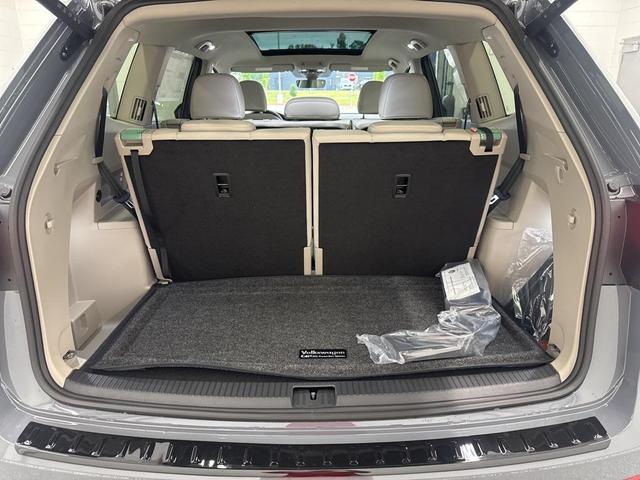 Photo of 2026 pure gray Volkswagen Atlas