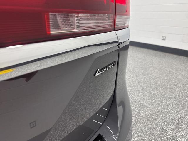 Photo of 2026 pure gray Volkswagen Atlas