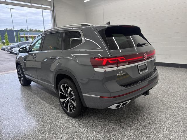 Photo of 2026 pure gray Volkswagen Atlas