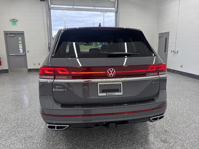 Photo of 2026 pure gray Volkswagen Atlas