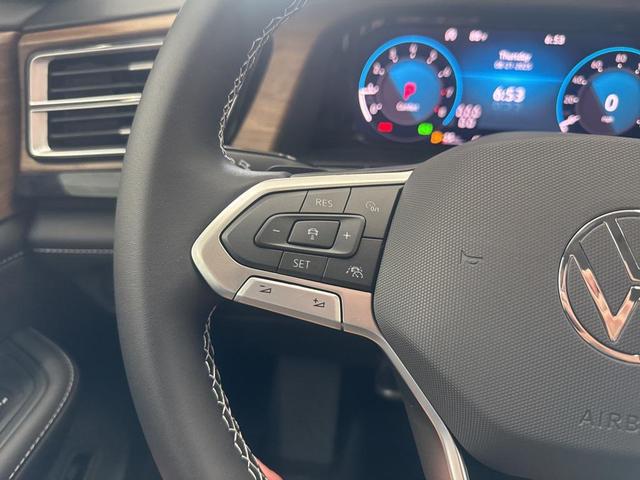 Photo of 2026 deep black pearl Volkswagen Atlas