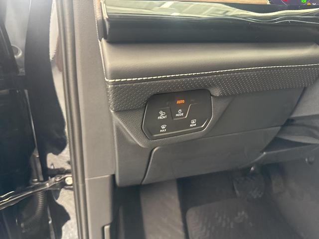 Photo of 2026 deep black pearl Volkswagen Atlas
