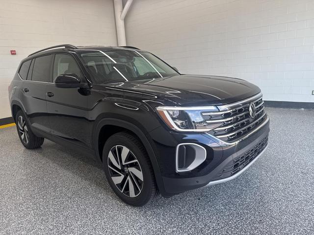 Photo of 2026 deep black pearl Volkswagen Atlas